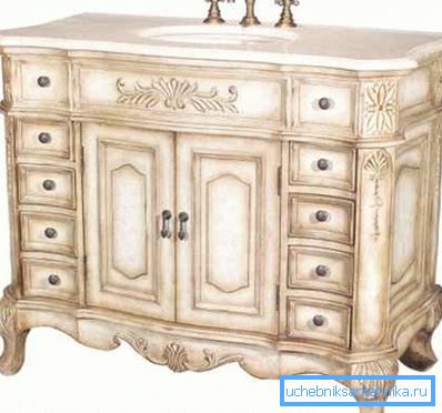 Commode ancienne, installée sous l'évier. Commode ancienne, installée sous l'évier.