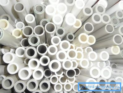 Assortiment de tuyaux en plastique appropriés Assortiment de tuyaux en plastique appropriés