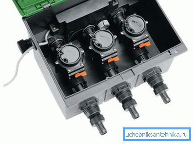 Système de distribution d'eau automatisé avec électrovannes. Système de distribution d'eau automatisé avec électrovannes.