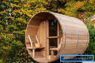 Bain-baril avec douche - une option pour un petit espace. Bain-baril avec douche - une option pour un petit espace.