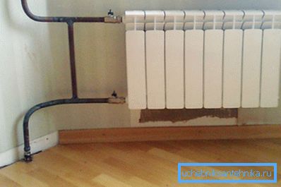 Bypass et 2 robinets vous permettent d'éteindre complètement le radiateur du système si nécessaire Bypass et 2 robinets vous permettent d'éteindre complètement le radiateur du système si nécessaire