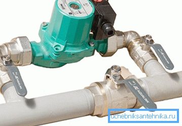 La dérivation vous permet de couper rapidement la pompe du liquide de refroidissement La dérivation vous permet de couper rapidement la pompe du liquide de refroidissement