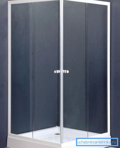 Le blanc est une couleur classique et est très utilisé dans les salles de bain.
