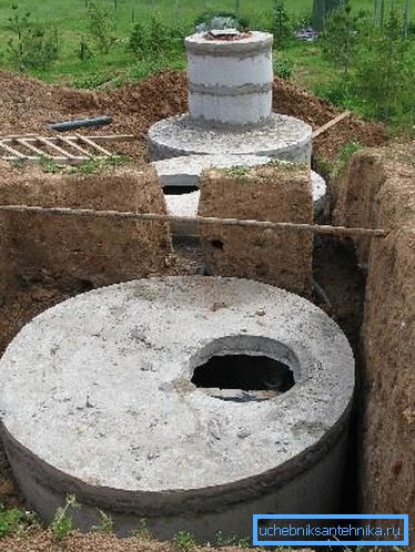 Les structures en béton ont généralement de grandes dimensions. Les structures en béton ont généralement de grandes dimensions.