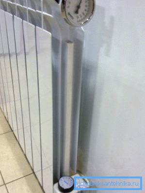 Radiateur bimétallique avec élément chauffant électrique Radiateur bimétallique avec élément chauffant électrique
