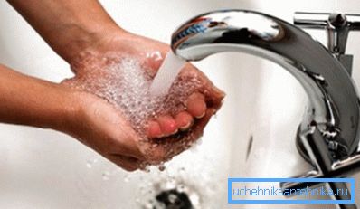 Grâce à la chaudière, il est possible non seulement de chauffer la pièce, mais également de chauffer de l'eau pour les besoins domestiques. Grâce à la chaudière, il est possible non seulement de chauffer la pièce, mais également de chauffer de l'eau pour les besoins domestiques.