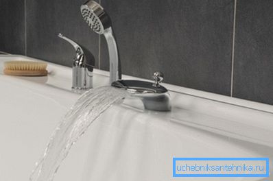 La grande capacité vous permet de remplir le bain en quelques minutes. La grande capacité vous permet de remplir le bain en quelques minutes.