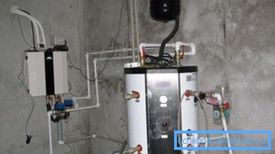 La chaudière - l'accumulateur de chaleur de 300 litres.