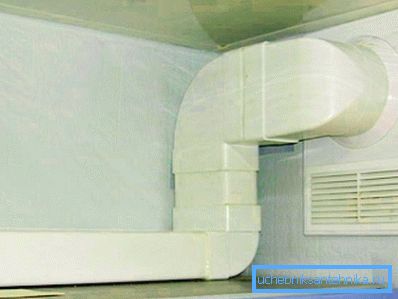 Aération domestique de tuyaux en PVC dans la cuisine