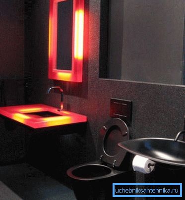 Toilette noire dans les toilettes, décorée dans le style hi-tech Toilette noire dans les toilettes, décorée dans le style hi-tech