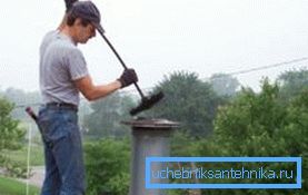 Nettoyer un sabot avec une brosse Nettoyer un sabot avec une brosse
