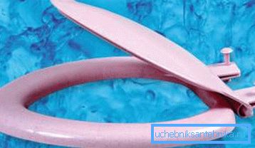 Pour enlever un tel couvercle, il suffit de couper les attaches en plastique avec un couteau Pour enlever un tel couvercle, il suffit de couper les attaches en plastique avec un couteau