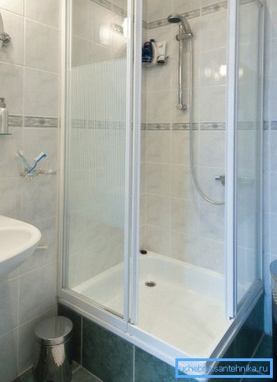 Les palettes en fonte sont le plus souvent montées dans un socle ou une niche Les palettes en fonte sont le plus souvent montées dans un socle ou une niche