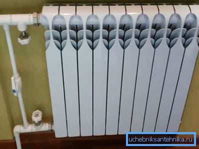 Même après 5 ans de fonctionnement, le radiateur a fière allure. Même après 5 ans de fonctionnement, le radiateur a fière allure.