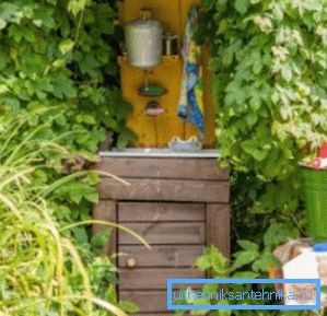 Même en utilisant le lavabo le plus courant, vous pouvez aménager de manière créative et pratique un lieu pour des procédures hygiéniques. Même en utilisant le lavabo le plus courant, vous pouvez aménager de manière créative et pratique un lieu pour des procédures hygiéniques.