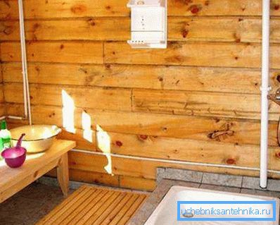 Même dans une maison en bois, vous pouvez créer une douche confortable et pratique. Même dans une maison en bois, vous pouvez créer une douche confortable et pratique.
