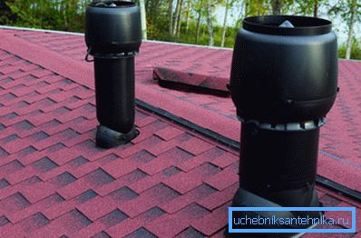 Le déflecteur est équipé des deux tuyaux de ventilation. Le déflecteur est équipé des deux tuyaux de ventilation.
