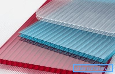 Plaques démontrées de polycarbonate cellulaire. Plaques démontrées de polycarbonate cellulaire.