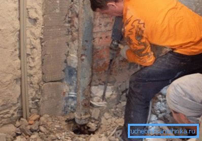 Démantèlement des canalisations d'égout en fonte dans l'appartement Démantèlement des canalisations d'égout en fonte dans l'appartement