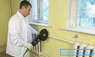 Démontage de l'ancien radiateur à l'aide du Démontage de l'ancien radiateur à l'aide du