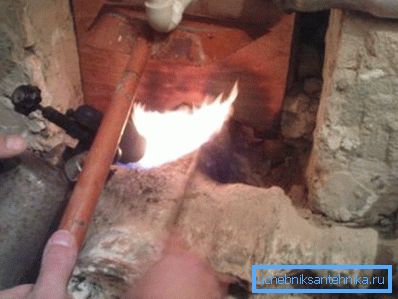Démantèlement des anciennes eaux usées en fonte Démantèlement des anciennes eaux usées en fonte