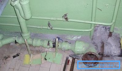 Le démantèlement d'un ancien égout peut être très difficile. Le démantèlement d'un ancien égout peut être très difficile.