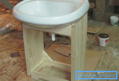 Les structures en bois sont chères et nécessitent un traitement supplémentaire, mais elles ont également une résistance élevée et un bel aspect. Les structures en bois sont chères et nécessitent un traitement supplémentaire, mais elles ont également une résistance élevée et un bel aspect.