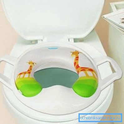 La garniture pour la toilette des enfants permettra à l'enfant de visiter confortablement les toilettes