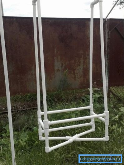 Les balançoires pour enfants rassemblées dans ce type de matériel peuvent paraître encore plus solides et plus fiables que des modèles similaires fabriqués en usine.