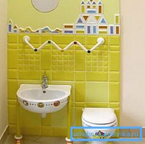 Le coin des enfants dans la salle de bain Le coin des enfants dans la salle de bain