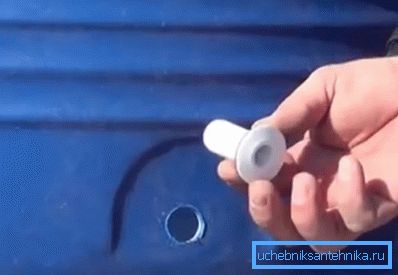 Le diamètre du trou doit correspondre exactement au diamètre de la buse. Le diamètre du trou doit correspondre exactement au diamètre de la buse.