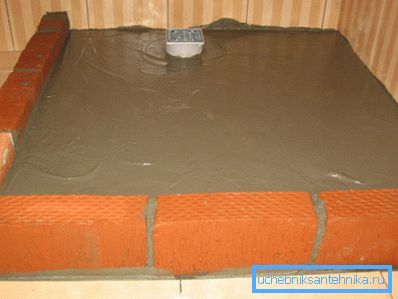 Pour une plus grande fiabilité, il est préférable de fabriquer une base en béton. Pour une plus grande fiabilité, il est préférable de fabriquer une base en béton.