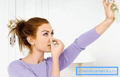 Pour combattre les odeurs désagréables dans les toilettes, vous pouvez utiliser un assainisseur d'air fait maison. Pour combattre les odeurs désagréables dans les toilettes, vous pouvez utiliser un assainisseur d'air fait maison.