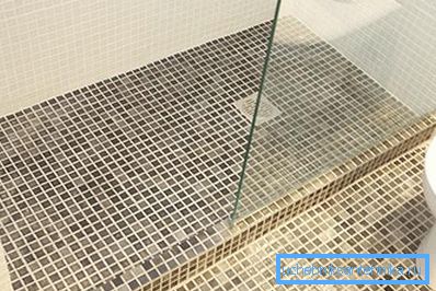 Les mosaïques sont souvent utilisées pour le revêtement, car il est plus facile de travailler avec des bords inclinés. Les mosaïques sont souvent utilisées pour le revêtement, car il est plus facile de travailler avec des bords inclinés.