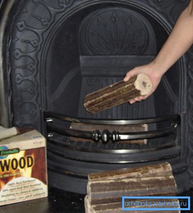 Pour le nettoyage, vous devez brûler une briquette spéciale dans le four. Pour le nettoyage, vous devez brûler une briquette spéciale dans le four.