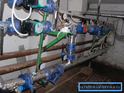Pour éteindre le système de chauffage central, il suffit de fermer et de sceller les vannes de l'élévateur. Pour éteindre le système de chauffage central, il suffit de fermer et de sceller les vannes de l'élévateur.