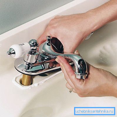 Pour filet de sécurité, le mélangeur peut être mis sur le mastic Pour filet de sécurité, le mélangeur peut être mis sur le mastic
