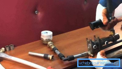 Pour le travail, il est préférable d'utiliser un outil propriétaire. Pour le travail, il est préférable d'utiliser un outil de marque.