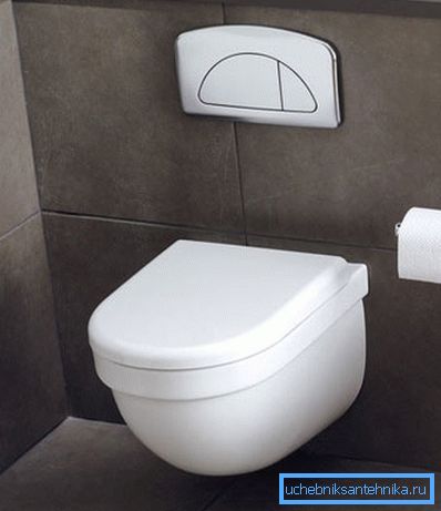 Pour drainer l’eau, utilisez un bouton spécial fixé au mur. Pour drainer l’eau, utilisez un bouton spécial fixé au mur.