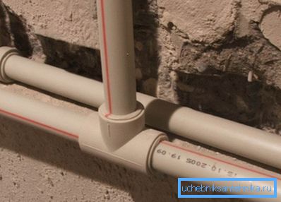 Des éléments spéciaux permettent de connecter des éléments au système. Des éléments spéciaux permettent de connecter des éléments au système.