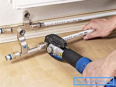 Des outils spéciaux et des raccords plutôt coûteux sont utilisés pour raccorder les tuyaux MP. Des outils spéciaux et des raccords plutôt coûteux sont utilisés pour raccorder les tuyaux MP.