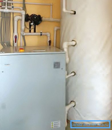 Un accumulateur de chaleur peut être utilisé pour stabiliser la température de l'eau courante. Un accumulateur de chaleur peut être utilisé pour stabiliser la température de l'eau courante.