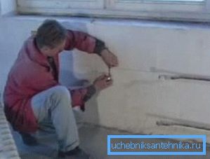 Pour fixer le radiateur, vous devez installer des supports Pour fixer le radiateur, vous devez installer des supports