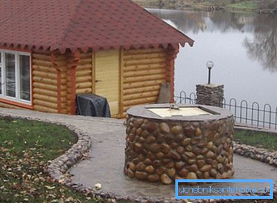 Maison de pavés avec une trappe. Maison de pavés avec une trappe.