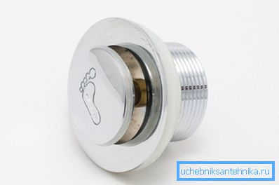 La pédale de commande de la cabine de douche est activée en appuyant légèrement sur le pied La pédale de commande de la cabine de douche est activée en appuyant légèrement sur le pied