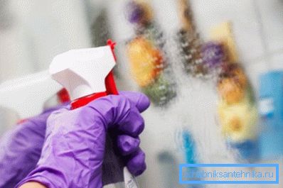 Il suffit de vaporiser et de nettoyer le nettoyant pour vitres Il suffit de vaporiser et de nettoyer le nettoyant pour vitres