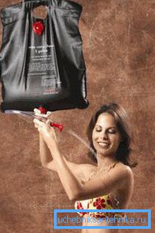 Une douche mobile plutôt originale que vous pouvez emmener avec vous dans la nature a l’apparence d’un ensemble classique sur lequel des vannes spéciales ont été installées. Une douche mobile plutôt originale que vous pouvez emmener avec vous dans la nature a l’apparence d’un ensemble classique sur lequel des vannes spéciales ont été installées.