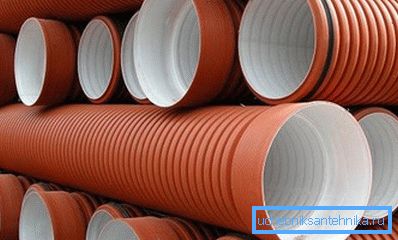 Tuyaux de drainage en PVC. Tuyaux de drainage en PVC.