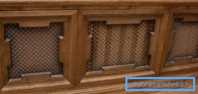Le bois recouvrant les piles confère à la pièce un aspect luxueux. Le bois recouvrant les piles confère à la pièce un aspect luxueux.
