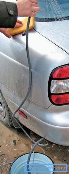 La douche peut être utilisée pour laver la voiture. La douche peut être utilisée pour laver la voiture.